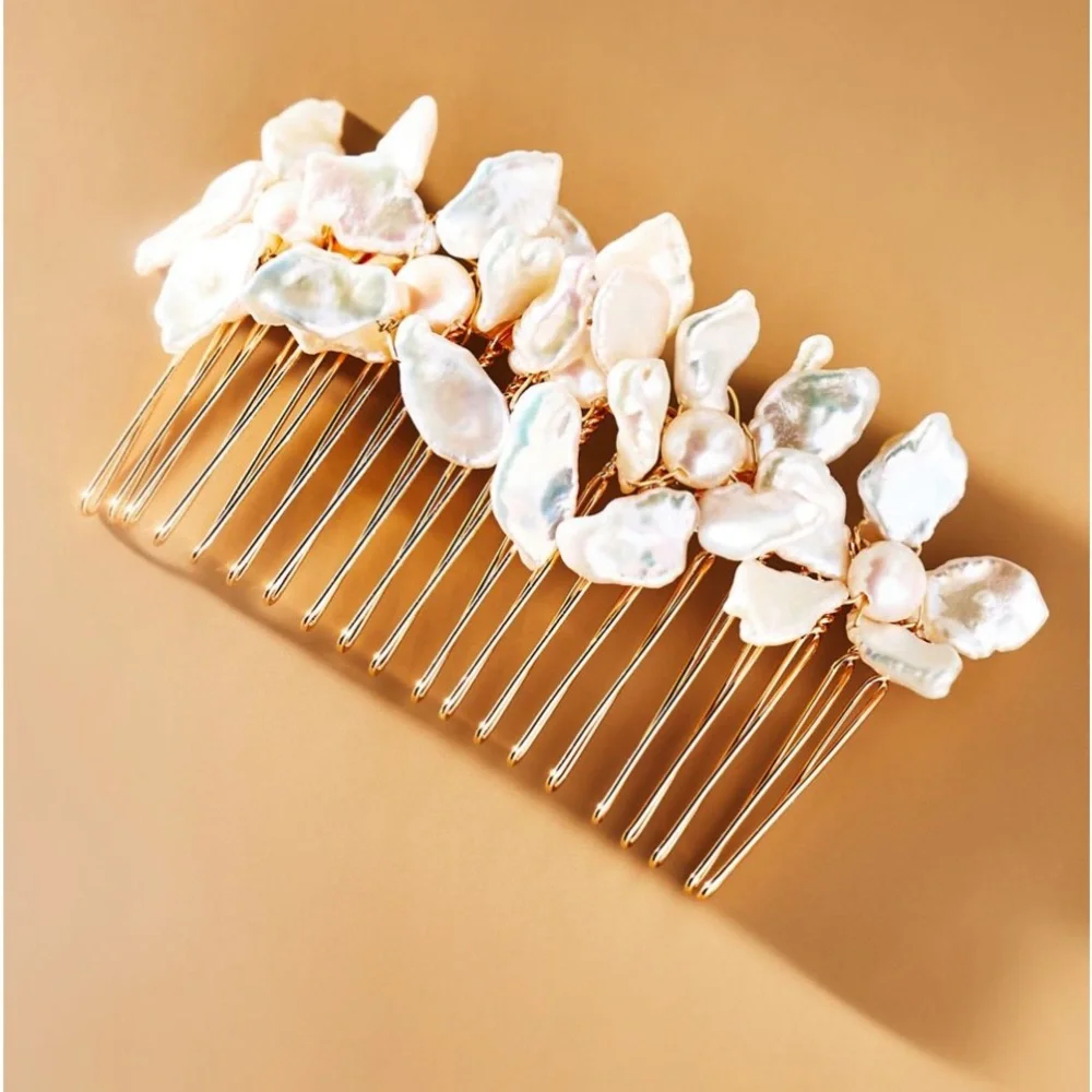 UNTAMED PETALS BY AMANDA JUDGE Pearl and Silver Floral Hair Pin